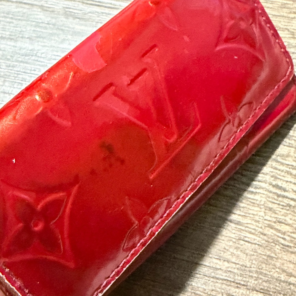 Authentic Louis Vuitton Vernis Red 4 Key Holder LV Key Case - Picture 8 of 14